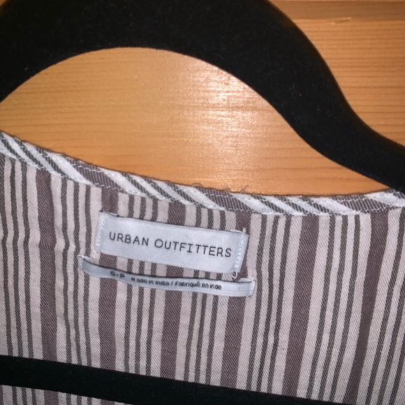 Urban Outfitters Wrap Top - Picture 3 of 4